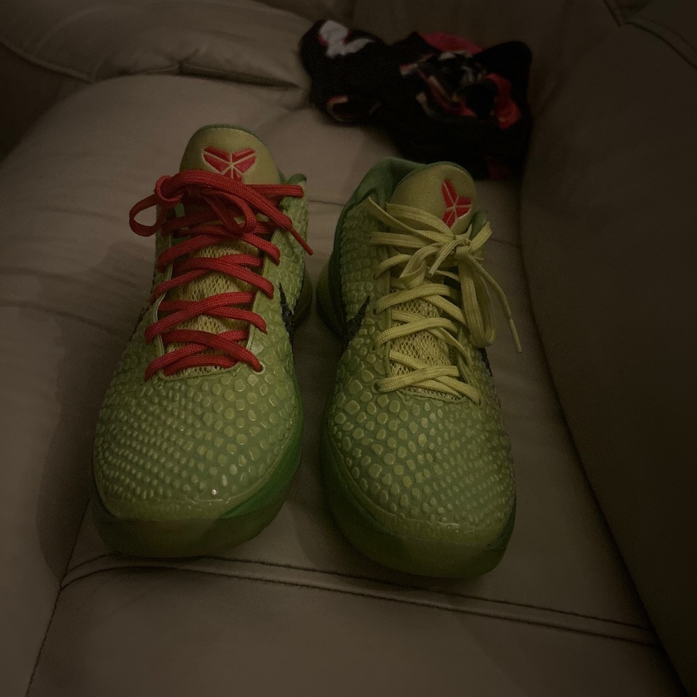 Kobe grinches